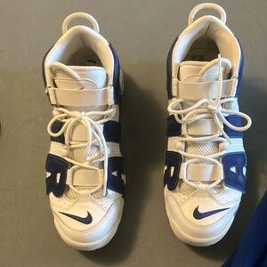 Size 11 Nike air uptempo knicks with the polo shirt to match